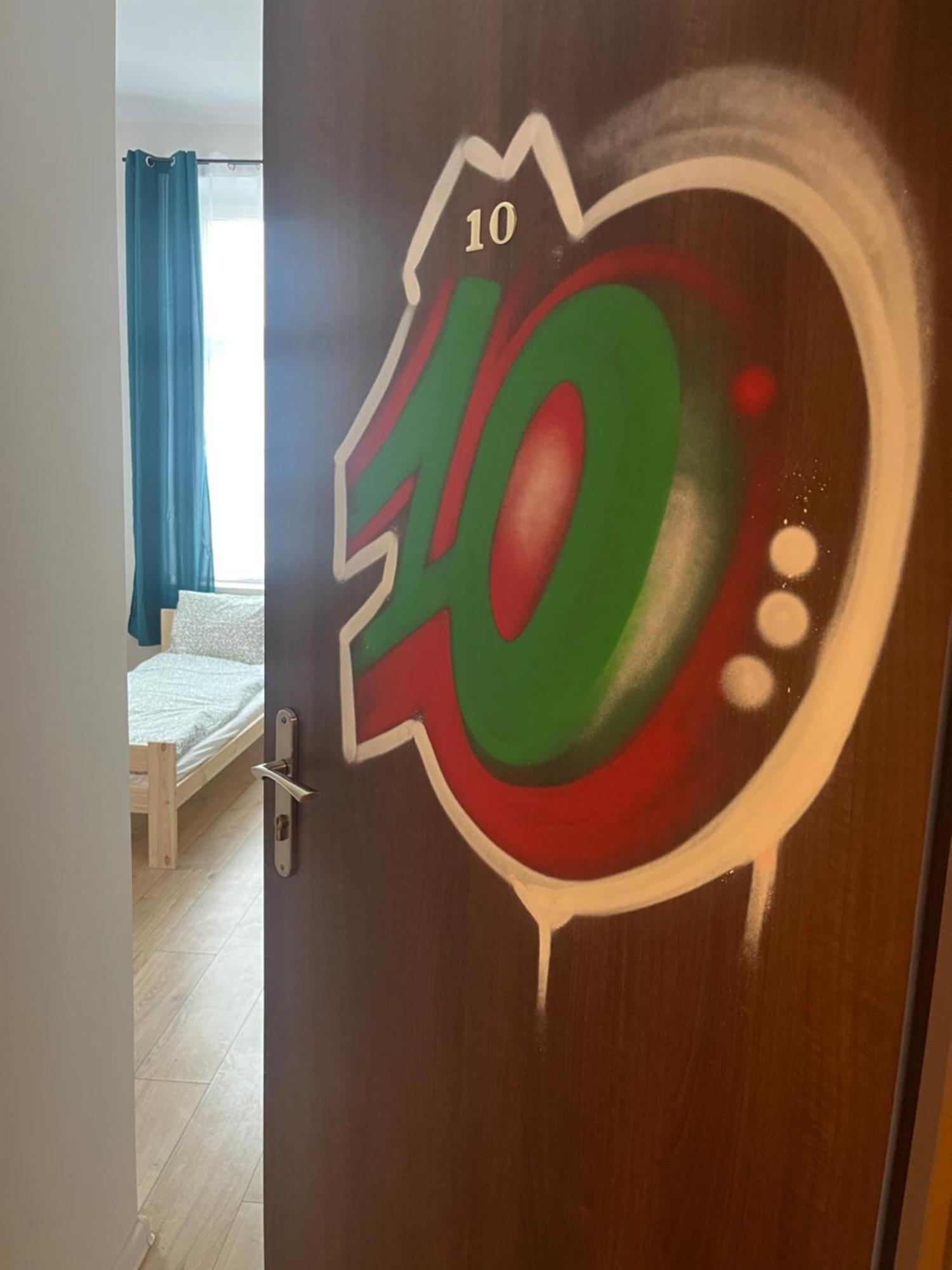 Hostel Graffiti Krakau Buitenkant foto