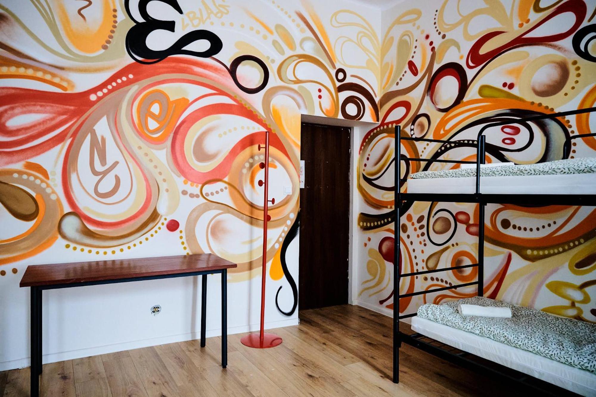 Hostel Graffiti Krakau Buitenkant foto