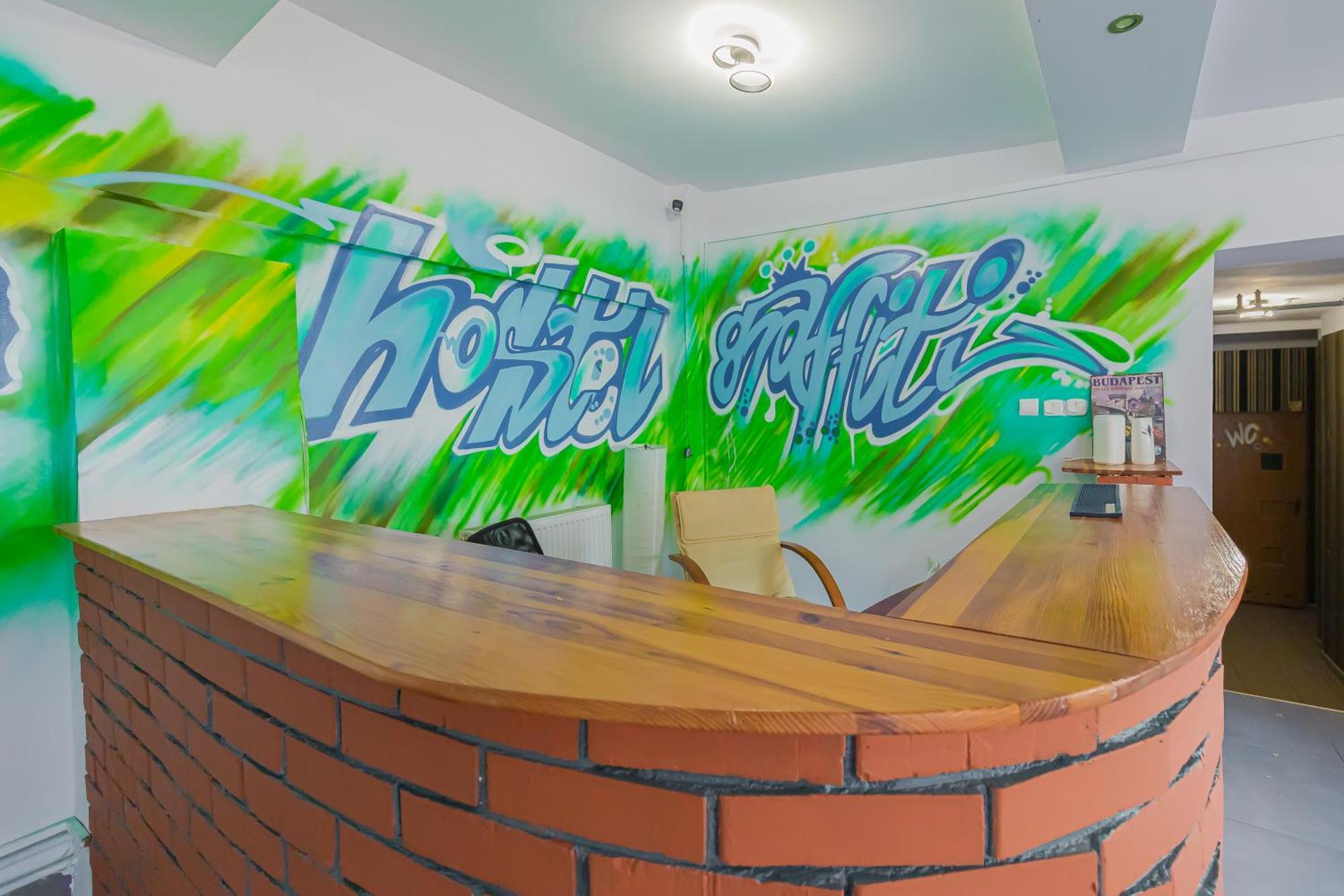 Hostel Graffiti Krakau Buitenkant foto